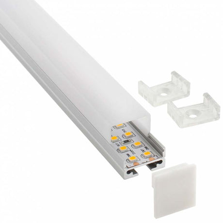 Kit que incluye perfil de aluminio ALKAL, cubierta opal y tapas laterales. Para proteger y ocultar las tiras led, lo que permite realizar instalaciones profesionales, limpias y con estilo.