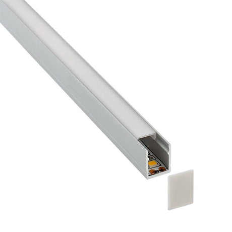 Kit que incluye perfil de aluminio, cubierta opal, clips de sujección y tapas laterales. Para proteger y ocultar las tiras led, lo que permite realizar instalaciones profesionales, limpias y con estilo.
