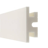 Moldura fabricada en poliestireno extruido diseñada para instalación de iluminación lineal led. La combinación entre los perfiles de aluminio, molduras de poliestireno y tiras led, ofrecen un acabado distinguido a tus proyectos más exigentes.