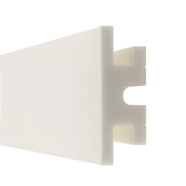 Moldura fabricada en poliestireno extruido diseñada para instalación de iluminación lineal led. La combinación entre los perfiles de aluminio, molduras de poliestireno y tiras led, ofrecen un acabado distinguido a tus proyectos más exigentes.