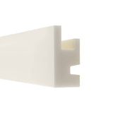 Moldura fabricada en poliestireno extruido diseñada para instalación de iluminación lineal led. La combinación entre los perfiles de aluminio, molduras de poliestireno y tiras led, ofrecen un acabado distinguido a tus proyectos más exigentes.
