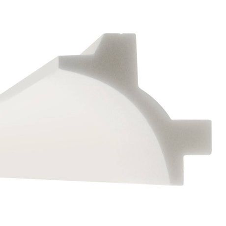 Moldura fabricada en poliestireno extruido diseñada para instalación de iluminación lineal led. La combinación entre los perfiles de aluminio, molduras de poliestireno y tiras led, ofrecen un acabado distinguido a tus proyectos más exigentes.