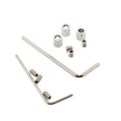 Kit que incluye 3 prisioneros metálicos en forma de cilindro fabricados en acero cromado para sujetar los cables de suspensión y/o electrificados + 3 tornillos allen para aprisionar el cable + 1 llave allen + 3 tornillos allen y llave para sujetar la cubierta acrílica del perfil. 