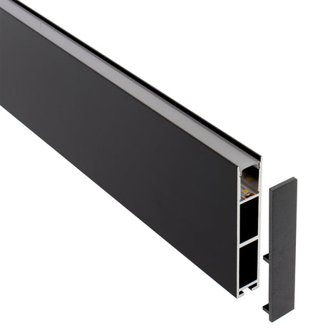 Perfil de aluminio lacado en color negro mate de 2 metros de longitud para instalaciones profesionales. Con el nuevo perfil PHANTER se consiguen impresionantes composiciones en iluminación suspendida que realzan cualquier espacio.