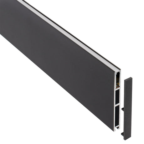 Perfil de aluminio lacado en color negro mate de 1 metro de longitud para instalaciones profesionales. Con el nuevo perfil PHANTER se consiguen impresionantes composiciones en iluminación suspendida que realzan cualquier espacio.