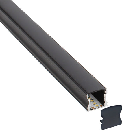 Kit que incluye perfil de aluminio de color negro, cubierta negra y tapas laterales. Para proteger y ocultar las tiras led, lo que permite realizar instalaciones profesionales, limpias y con estilo.