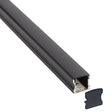 Kit que incluye perfil de aluminio de color negro, cubierta negra y tapas laterales. Para proteger y ocultar las tiras led, lo que permite realizar instalaciones profesionales, limpias y con estilo.