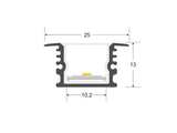 Perfil de aluminio para proteger las tiras led, lo que permite realizar instalaciones profesionales, limpias y con estilo. Incluye pletina disipadora, tubo de policarbonato, tapones de silicona y tapas finales. Con protección IP67