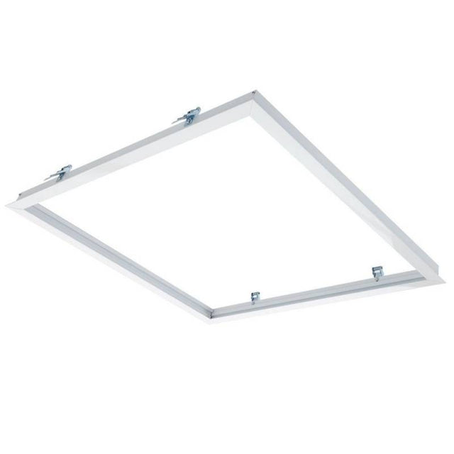 Marco para empotrar de 60x60 en color blanco, fabricado en aluminio. Está diseñado para ofrecer la posibilidad de instalar paneles LED 60x60cm en lugares en los que el techo no es desmontable. Gracias a su nuevo diseño, este marco es idóneo para cualquier Panel Led de 60x60 de nuestro catálogo. 