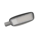 Farola LED con chip Osram y 100lm/w, con cuerpo de aluminio fundido a presión y óptica asimétrica profesional que aumenta la luminosidad y la distribuye de forma óptima. 