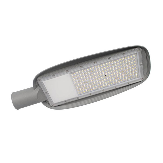 Farola LED con chip Osram y 100lm/w, con cuerpo de aluminio fundido a presión y óptica asimétrica profesional que aumenta la luminosidad y la distribuye de forma óptima. 