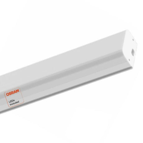Innovadora pantalla LED con tecnología con chip led OSRAM. Su diseño elegante presenta una cubierta opal fabricada con materiales de primera calidad. Ofrece luz continua sin sombras en los extremos y  fácil conexión. 