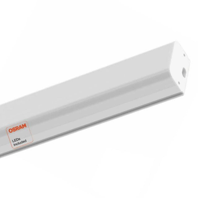 La Pantalla LED LINELUX es una luminaria LED lineal, una opción de iluminación versátil y eficiente que se utiliza en una variedad de aplicaciones para proporcionar una iluminación uniforme y de alta calidad a lo largo de líneas o áreas alargadas. Ofrece luz continua sin sombras en los extremos y  fácil conexión. 
