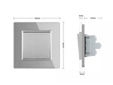 Mecanismo de empotrar EU, interruptor conmutador. Con 2 media teclas y marco de cristal de color blanco. Incluye marco metálico y panel frontal de cristal. Sirve para encender y apagar la luz desde tres lugares diferentes. Por ejemplo, un pasillo, donde tienes un mecanismo en la entrada, otro en la parte media del pasillo y otro al final. Se combina con dos interruptores-conmutadores.