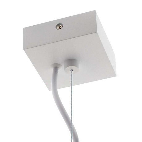 Kit de suspensión que incluye: Florón cuadrado blanco 80x80x30mm, cable redondo de 3 hilos de 0.75mm y 1.5m de longitud. Cable de acero de suspensión con pasador sujetables, clip de conexión rápida de cables y tornillos de sujección.