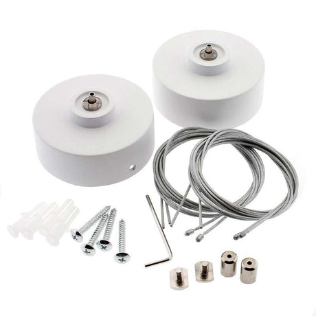 Kit de suspensión que incluye: dos florones redondos de calor blanco Ø75x28mm, dos cables de acero con accesorios de sujección al perfil suspendido y tornillos de sujección a techo.