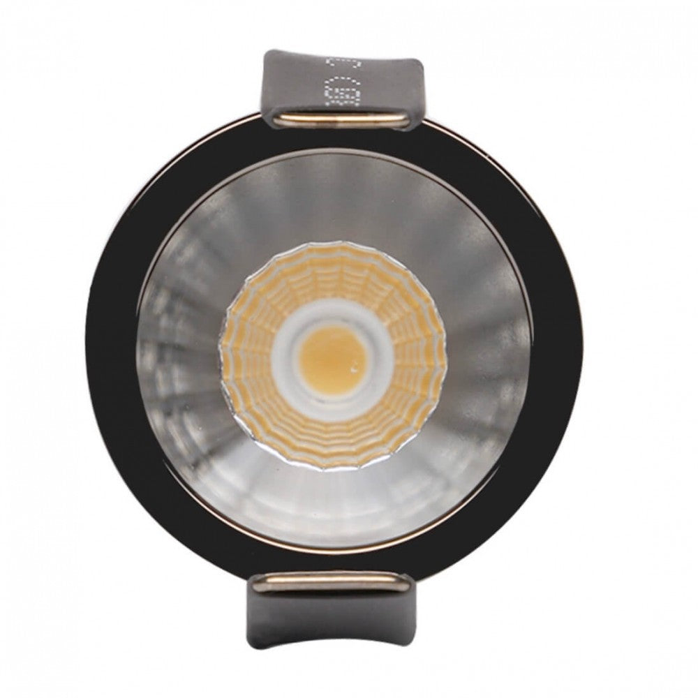 Foco empotrable LED Circular Negro cromo Perla con 5W de potencia. Con un ángulo de apertura de 40º, por lo que la iluminación es más directa para centrar la luz en puntos específicos. Fácil montaje e instalación.  Bajo deslumbramineto UGR<11 y color seleccionable CCT (3000K-4000K-6000K) con un CRI>95