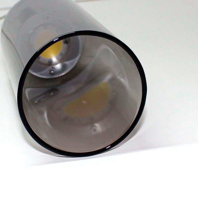 Luminaria colgante realizada en cristal para acentuar la iluminación allí donde se precisa y crear un ambiente único.