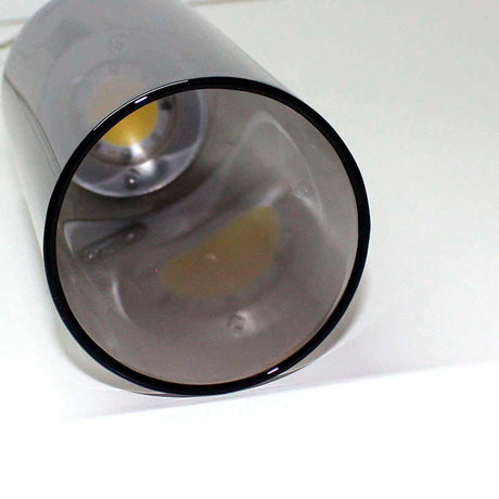 Luminaria colgante realizada en cristal para acentuar la iluminación allí donde se precisa y crear un ambiente único.