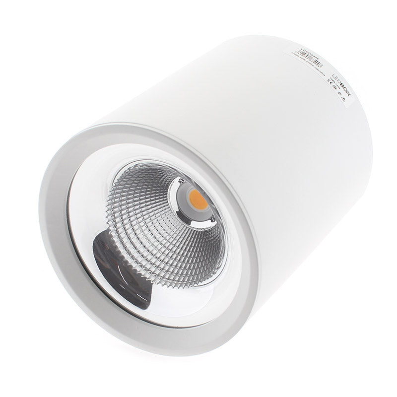 El aplique LED Fado es una luminaria para la iluminación general de todo tipo de ambientes. Es un aplique para techo de estilo minimalista fabricado en aluminio de alta calidad y lacado en color blanco.