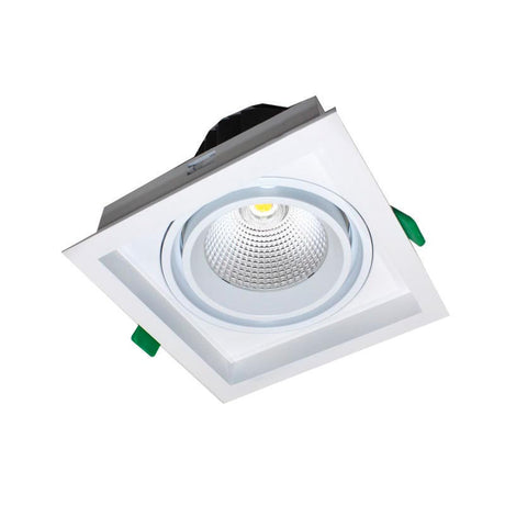 Empotrado led tipo Kardan. Luminaria totalmente orientable y fabricada en aluminio y lacada en color blanco y fondo en negro. Luminaria de gran potencia para pasillos, cocinas, baños, salones y tiendas consiguiendo una gran eficiencia energética.