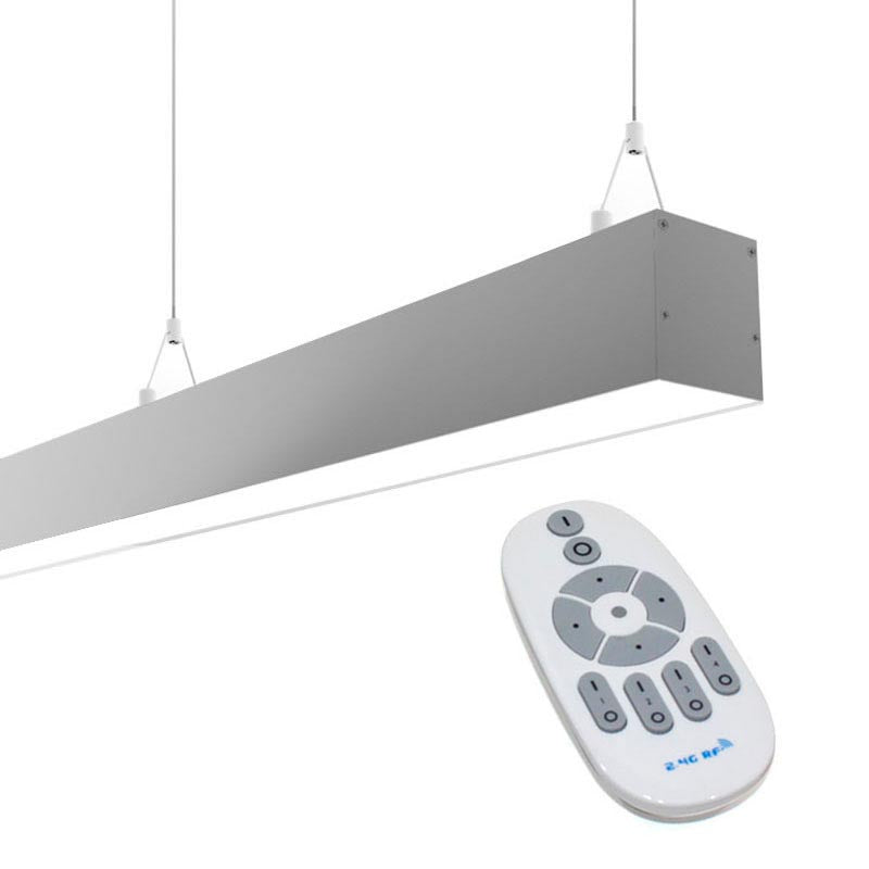 Luminaria de suspensión lineal que ofrece una iluminación general a través del difusor de policarbonato opal que crea un ambiente perfecto para cualquier estancia. Luz (2700K-6500K) ajustable mediante mando a distancia.
