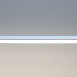 Luminaria de suspensión lineal que ofrece una iluminación general a través del difusor de policarbonato opal que crea un ambiente perfecto para cualquier estancia.
