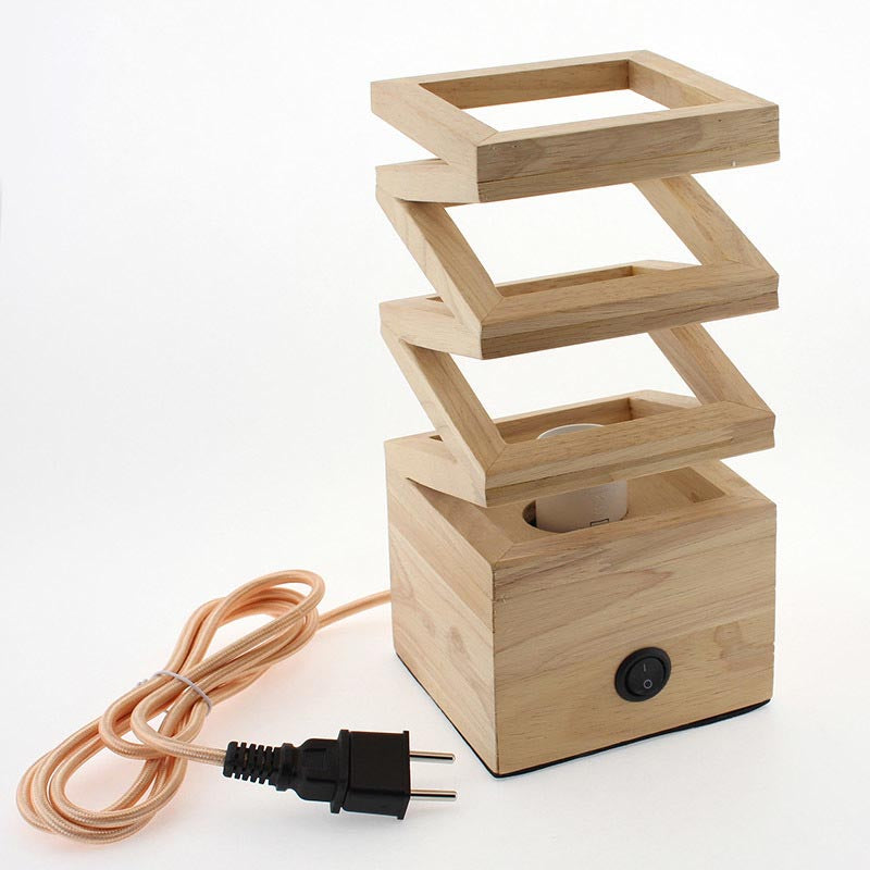 La <b>lámpara de madera DOCK Housing</b> es una creación única de diseño realizada a mano con maderas nobles con portalámpras E27 inorporado para adaptar la bombilla que más te guste.