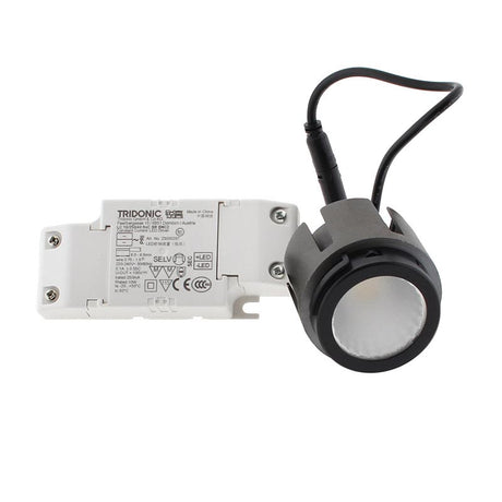 Foco Spot LED de calidad profesional con chip LED de alta potencia lumínica BRIDGELUX E8, driver led TRIDONIC y disipador de aluminio de diseño patentando que alarga la vida útil y garantiza un flujo luminosos estable a lo largo del tiempo. Con un CRI >90 que asegura una perfecta reproducción cromática. Especialmente indicado para los Housing HOTEL Spot.