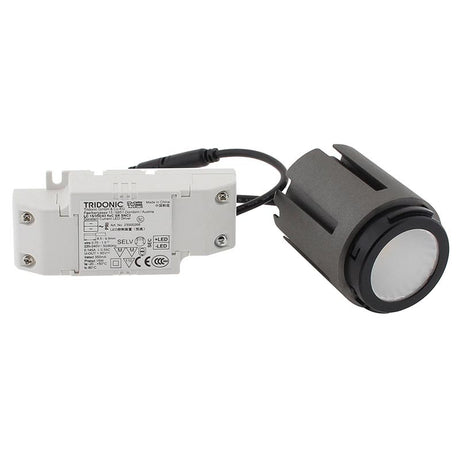 Spot LED de calidad profesional con chip led de alta potencia lumínica BRIDGELUX V10B, driver led TRIDONIC y disipador de aluminio de diseño patentando que alarga la vida útil y garantiza un flujo luminosos estable a lo largo del tiempo. Con un CRI >90 que asegura una perfecta reproducción cromática. Especialmente indicado para los Housing HOTEL Spot.