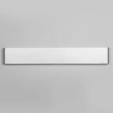 Elegante aplique LED de pared en color plata de diseño minimalista. Permite generar un tipo de luz difusa y homogénea a la vez, son elementos funcionales y decorativos. Los apliques de pared Led suelen ser luminarias que complementan a la iluminación principal siendo un elemento importante en la decoración de los más variados ambientes.
