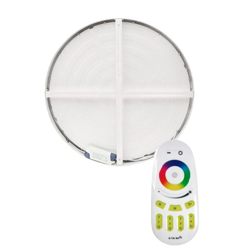 Luminaria led de superficie de gran tamaño con cuerpo de aluminio lacado en color blanco y amplio difusor, gran ángulo de apertura, proporciona iluminación general con una máxima eficiencia y mando a distancia táctil para la selección de color RGB o blanco 4000K, intensidad, efectos, encendido/apagado...