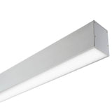 Luminaria de suspensión lineal de aluminio anodizado color silver y con una longitud de 2 metros que ofrece una iluminación general a través del difusor de policarbonato opal que crea un ambiente perfecto para cualquier estancia. Regulación de intensidad 0-10V.