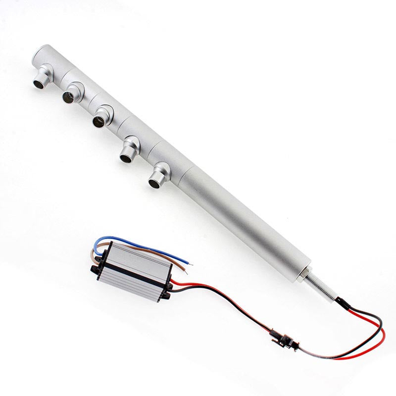 Luminaria de gran calidad que incorpora chip led CREE COB y driver led. Sus cinco mini focos pueden ser orientados en cualquier posición para la iluminación de los objetos de la exposición.