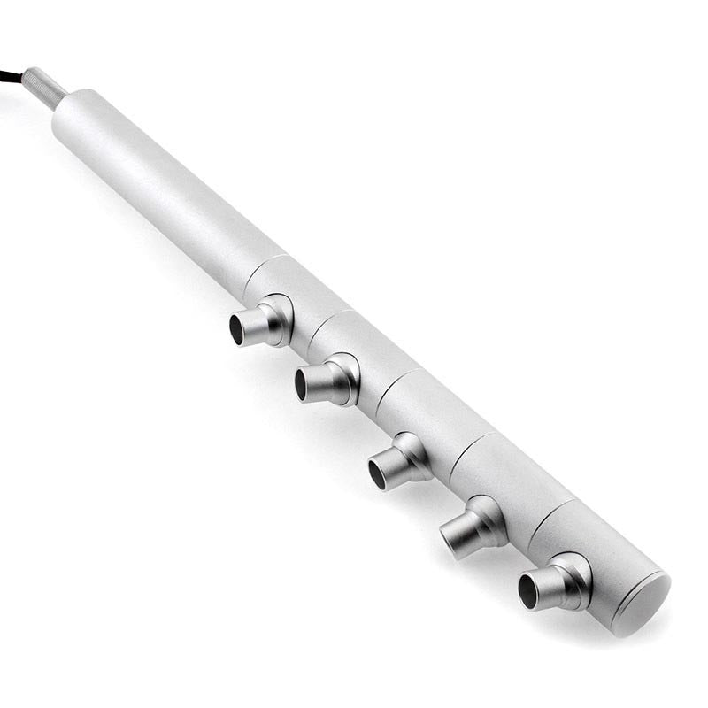 Luminaria de gran calidad que incorpora chip led CREE COB y driver led. Sus cinco mini focos pueden ser orientados en cualquier posición para la iluminación de los objetos de la exposición.
