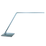 Lámpara de escritorio, flexo Led, de grandes dimensiones con dos brazos articulados y luminaria led de LG de alta potencia, conector USB para carga de dispositivos integrado en la base. Con un diseño estilizado, moderno y funcional, realizado con materiales de la más alta calidad en acero y aluminio. su brazo flexible permite dirigir su haz de luz en cualquier dirección.