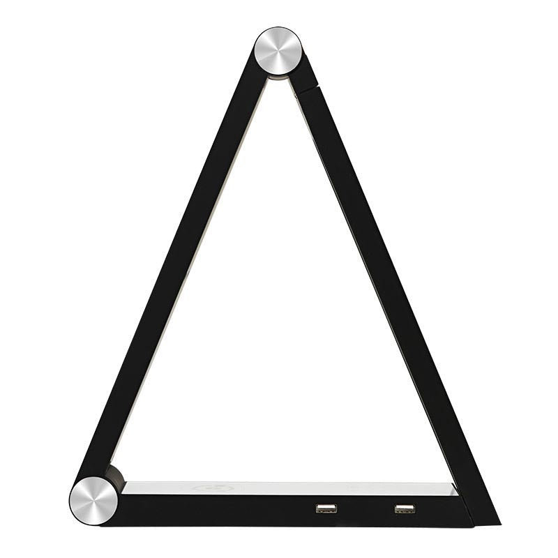 Lámpara de escritorio de diseño exclusivo. Incorpora botonera táctil con selector de intensidad y color de luz. Cargador inalámbrico TI de última generación y conectores USB para la carga de tus dispositivos móviles. Chip Led LG de altas prestaciones. Realizado con materiales de alta calidad, su brazo articulado permite dirigir su haz de luz en cualquier dirección.