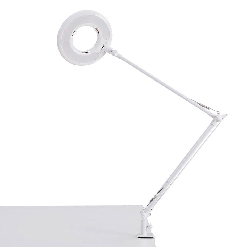 Lámpara led de estudio con brazo articulado que permite dirigir su haz de luz en cualquier dirección. Control táctil con selector de intensidad. Con un diseño clásico y funcional. Realizado con materiales de alta calidad.  