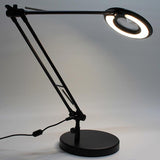 Lámpara led de estudio con brazo articulado que permite dirigir su haz de luz en cualquier dirección. Control táctil con selector de intensidad. Con un diseño clásico y funcional. Realizado con materiales de alta calidad. Incorpora lupa para poder utilizarlo en trabajos de precisión.