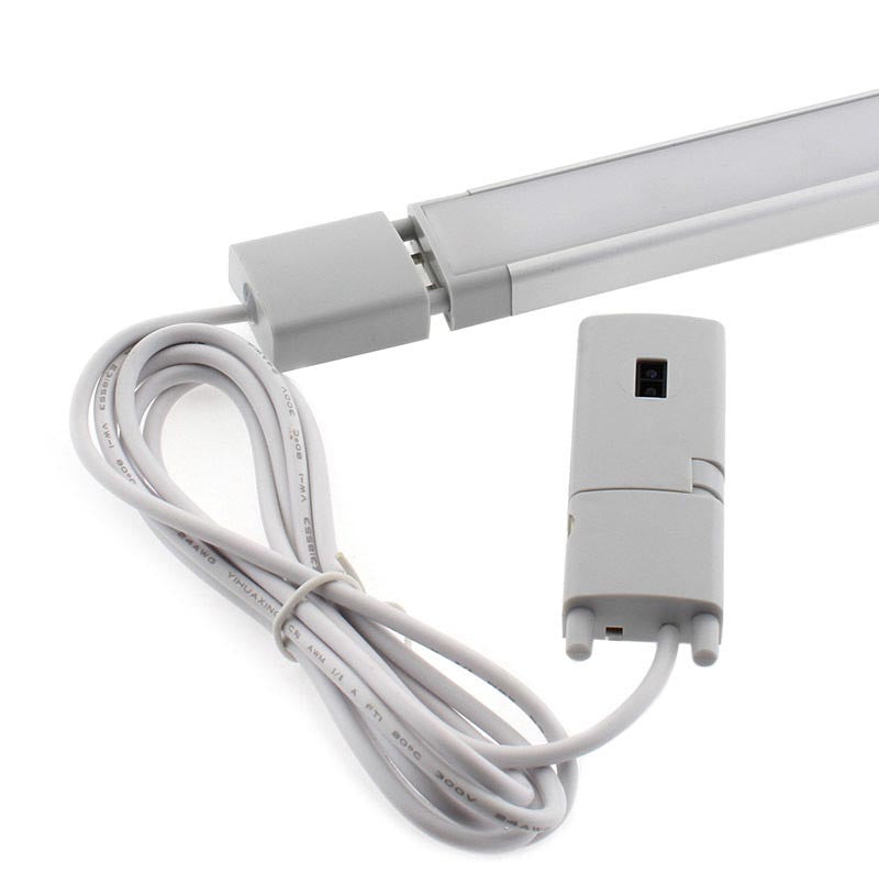 Sensor IR que se adapta fácilmente a la barra led LOOP. Apaga y enciende al pasar la mano por delante del sensor. Posición ajustable en 90º y con led azul para una mejor localización.