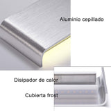 Elegante aplique LED de pared de diseño minimalista. Permite generar un tipo de luz difusa y homogénea a la vez. Son elementos funcionales y decorativos. Los apliques de pared Led suelen ser luminarias que complementan a la iluminación principal siendo un elemento importante en la decoración de los más variados ambientes.
