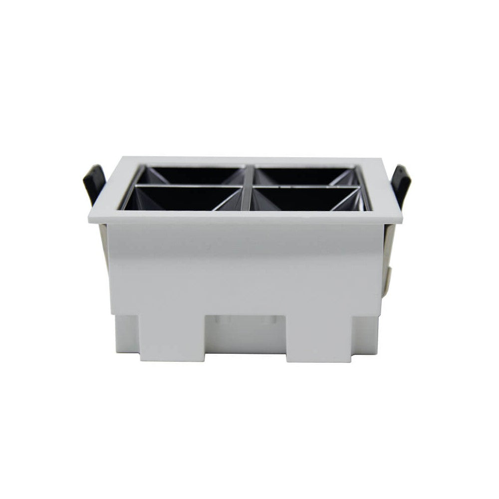 Foco empotrable LED con chip OSRAM SMD5050  de alta potencia y con 20W de potencia. Dispone de factor antideslumbramiento URG 17 y un ángulo de apertura de 24º. Con una iluminación más directa para centrar la luz en puntos específicos. Una iluminación de acentuación elegante y distintiva.