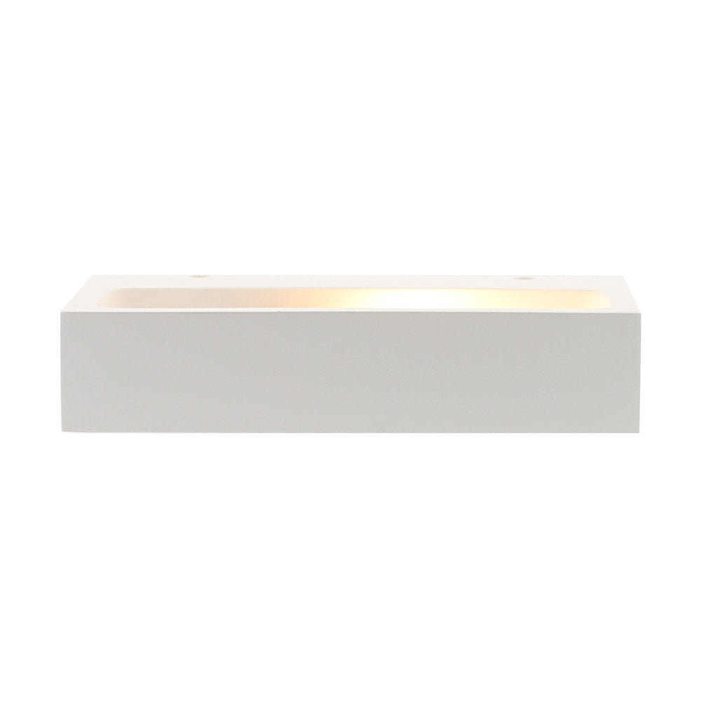 Aplique de pared con base GU9 fabricado en escayola. Crea ambientes únicos y sofisticados en la decoración de cualquier ambiente. Instalación sencilla, el material se puede emplastecer y pintar.
