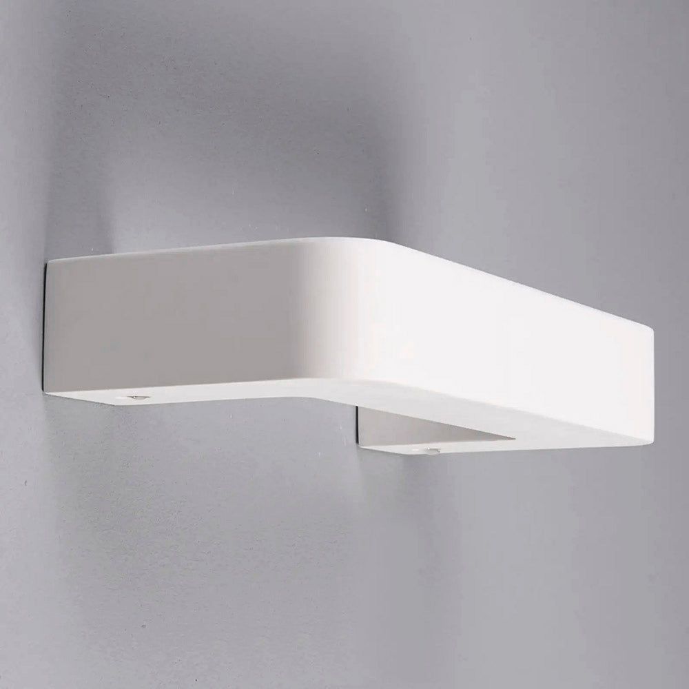 Aplique de pared con base para bombilla GU9 fabricado en escayola. Crea ambientes únicos y sofisticados en la decoración de cualquier ambiente. Instalación sencilla, el material se puede emplastecer y pintar.
