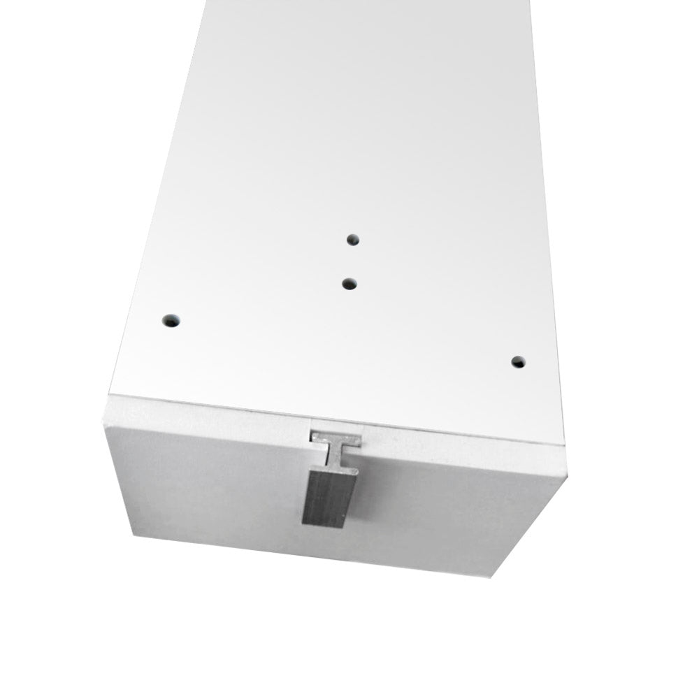Pieza de conexión de las luminaria de suspensión lineal MOD. Se pueden hacer composiciones modulares con múltiples formas de forma suspendida o en superficie con los módulos de conexión opcionales.
