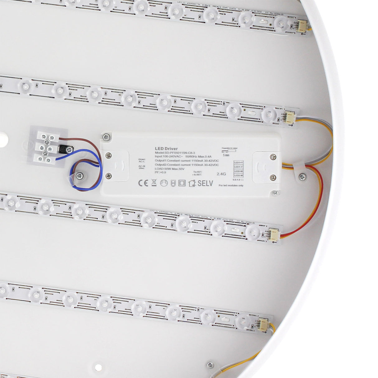 Luminaria de superfice LED con luz ajustable blanco cálido, neutro o frío e intensidad regulable con mando a distancia. Fabricada con chip led y driver de máxima calidad. Permite múltiples composiciones creativas. La difusión de la luz a través de un policarbonato opalizado de alta difusión crea un ambiente perfecto para cualquier estancia. 