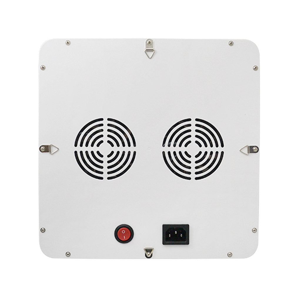Pantalla especialmente diseñada para estimular el crecimiento de las plantas combinando los espectros lumínicos ideales para su desarrollo. No emiten calor y la planta no sufre quemaduras ni se deshidratan. Incluye 100 chip led con un espectro completo de color de luz roja, azul, UV, IR y luz blanca para todas las fases de crecimiento y floración de las plantas.