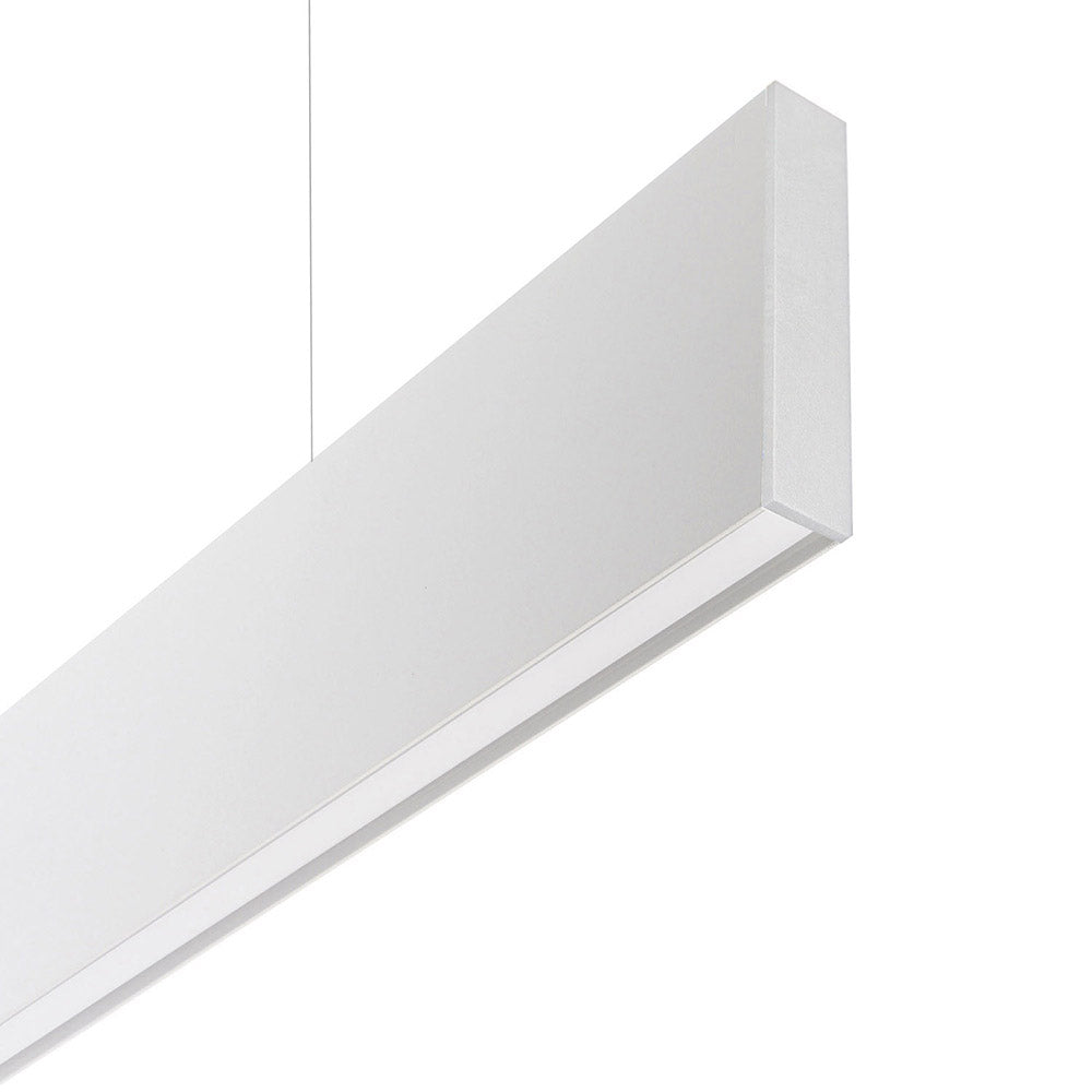 Luminaria lineal suspendida con un diseño arquitectónico en donde la última tecnología led es adaptada a la simplicidad de la lámpara de forma lineal que ofrece una luz difusa y suave. Es un verdadero punto de atracción en la decoración de cualquier ambiente.