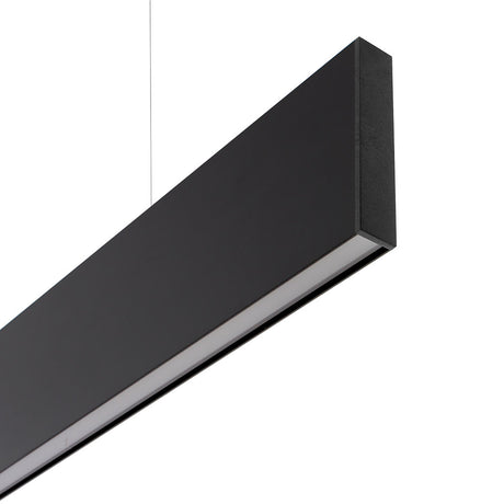 Luminaria lineal suspendida con un diseño arquitectónico en donde la última tecnología led es adaptada a la simplicidad de la lámpara de forma lineal que ofrece una luz difusa y suave. Es un verdadero punto de atracción en la decoración de cualquier ambiente.