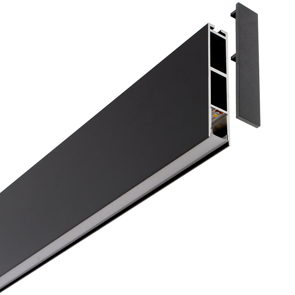 Luminaria lineal suspendida con un diseño arquitectónico en donde la última tecnología led es adaptada a la simplicidad de la lámpara de forma lineal que ofrece una luz difusa y suave. Es un verdadero punto de atracción en la decoración de cualquier ambiente.
